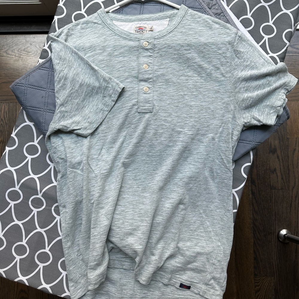 SOLD!!! Green Faherty 3 button polo - Picture 2 of 8